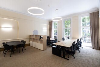 142 Buckingham Palace Rd, London to rent Interior Photo- Image 2 of 4