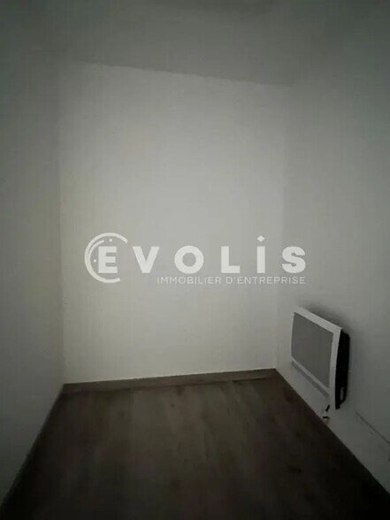 Light Industrial in Le Taillan-Médoc to rent - Interior Photo - Image 2 of 10