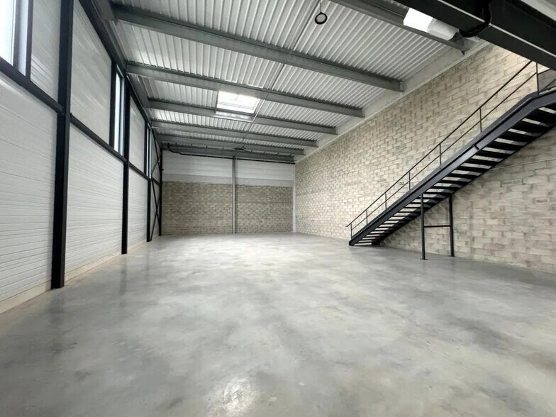 Office in Éragny to rent - Interior Photo - Image 2 of 16