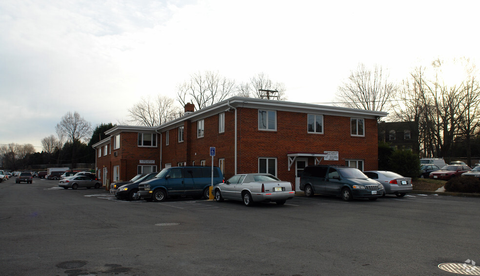 7307 Highland St, Springfield, VA for rent - Building Photo - Image 1 of 26