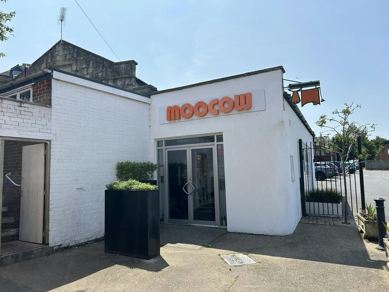 55 Cross St, Cowes for sale - Building Photo - Image 2 of 12