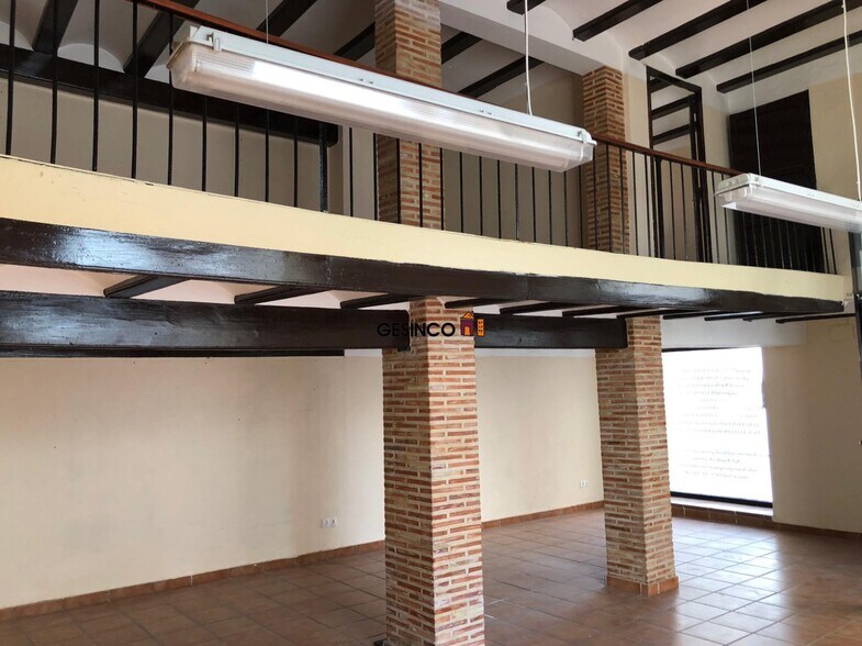 Retail in Ontinyent, Valencia to rent - Building Photo - Image 2 of 8