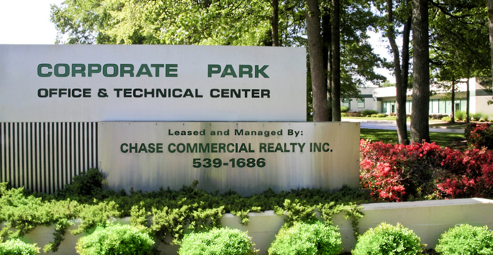 4900-4970 Corporate Dr, Huntsville, AL for rent - Pylon Photo - Image 2 of 5