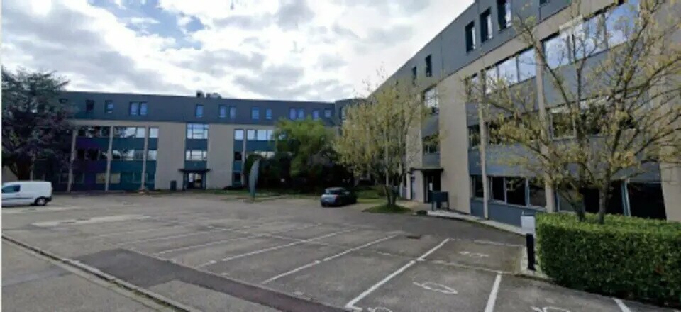 Office in Écully to rent Building Photo- Image 1 of 2