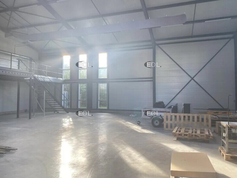 Light Industrial in Chassieu to rent - Building Photo - Image 3 of 10