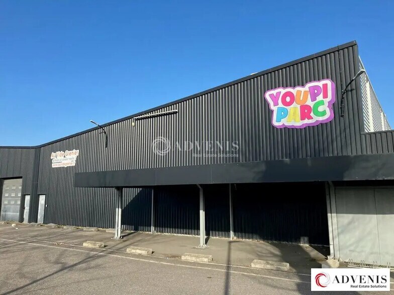 Retail in Pessac to rent - Building Photo - Image 1 of 6