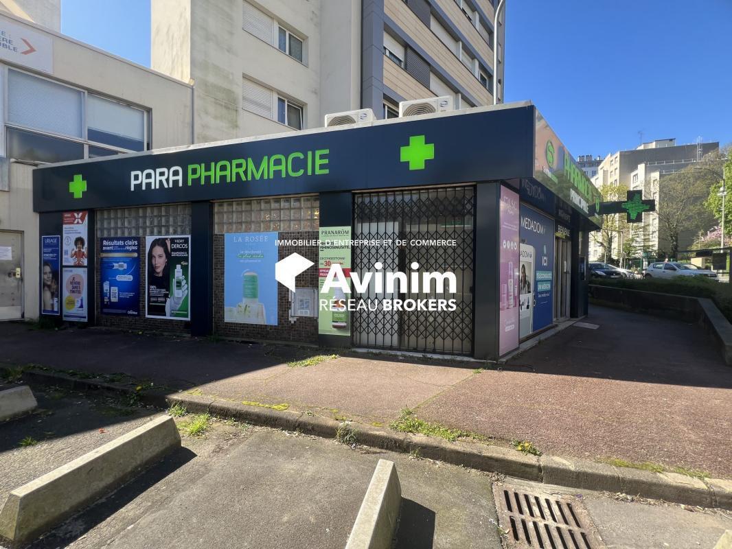 Retail in Sèvres to rent Building Photo- Image 1 of 10