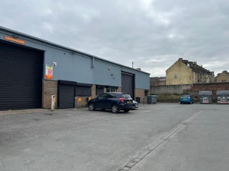 1-7 Rutland St, Bradford to rent - Building Photo - Image 2 of 2