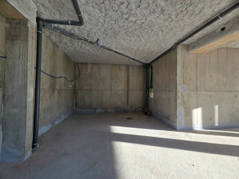47 Rue De La Republique, Genas to rent - Interior Photo - Image 2 of 6