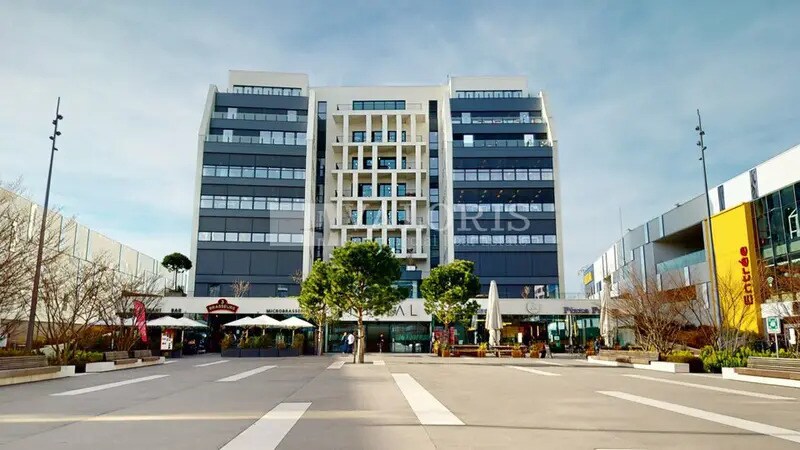 Office in Vénissieux to rent - Building Photo - Image 3 of 9