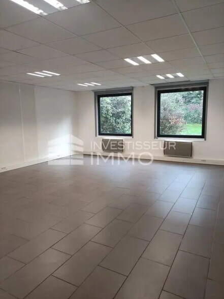 Office in Lognes to rent - Building Photo - Image 2 of 3