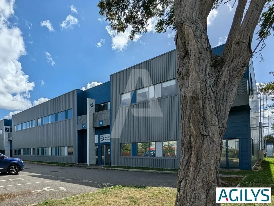 Location Local d'activités 357 m² - Photo 1