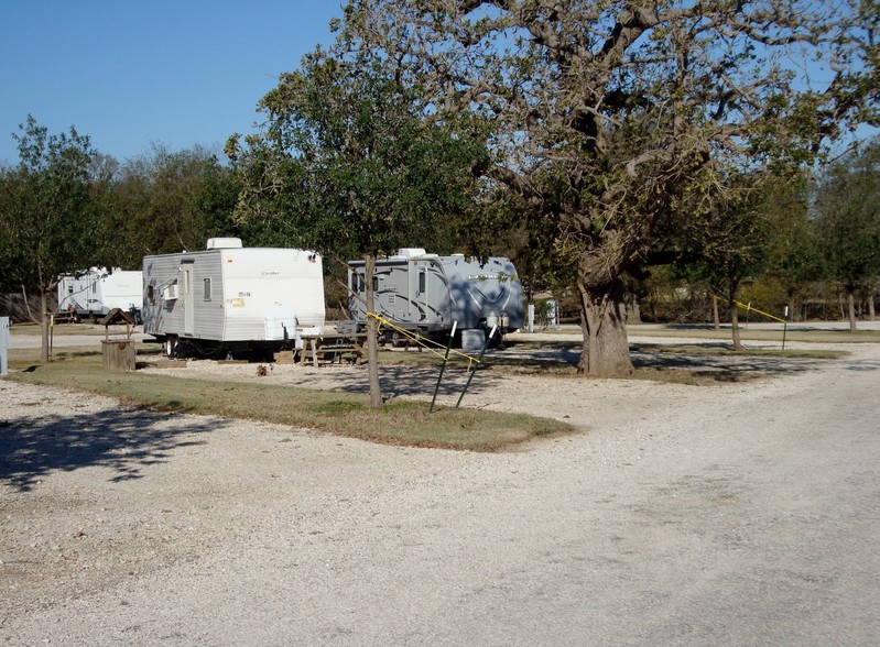 Speciality in Gonzales, TX for sale - Primary Photo - Image 1 of 1