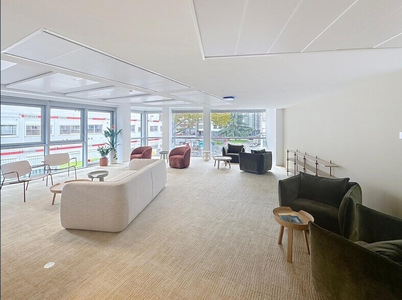 Office in Lyon to rent - Building Photo - Image 2 of 12