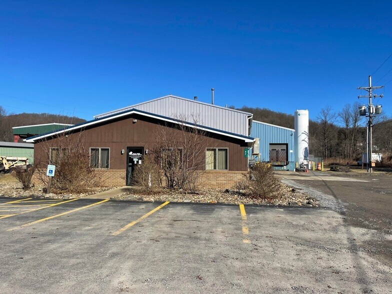 82 Industrial Park Dr, Brockway, PA for sale - Primary Photo - Image 1 of 3