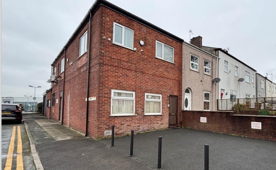 173 Bolton Rd, Manchester to rent - Primary Photo - Image 1 of 1