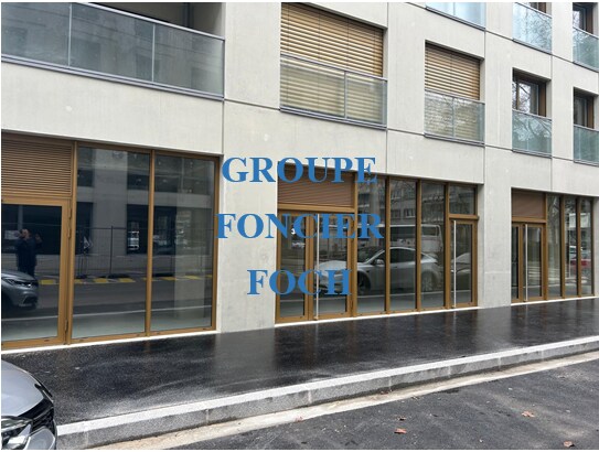 Retail in Villeurbanne to rent - Building Photo - Image 2 of 8
