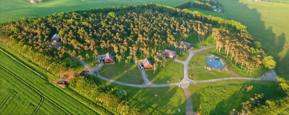 Maunderlea Lodges, Huntly for sale - Primary Photo - Image 1 of 1