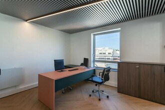Office in Puteaux to rent Building Photo- Image 2 of 7