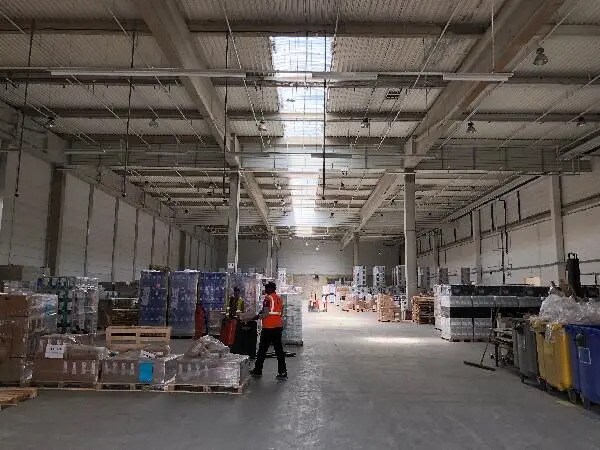 Industrial in Lognes to rent Interior Photo- Image 1 of 12