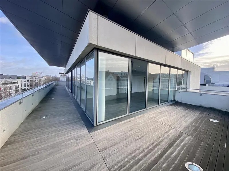 Office in Rueil-Malmaison to rent Building Photo- Image 1 of 10