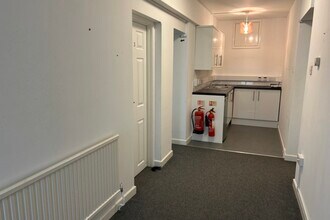 1-2 Lemon St, Truro to rent Interior Photo- Image 1 of 5