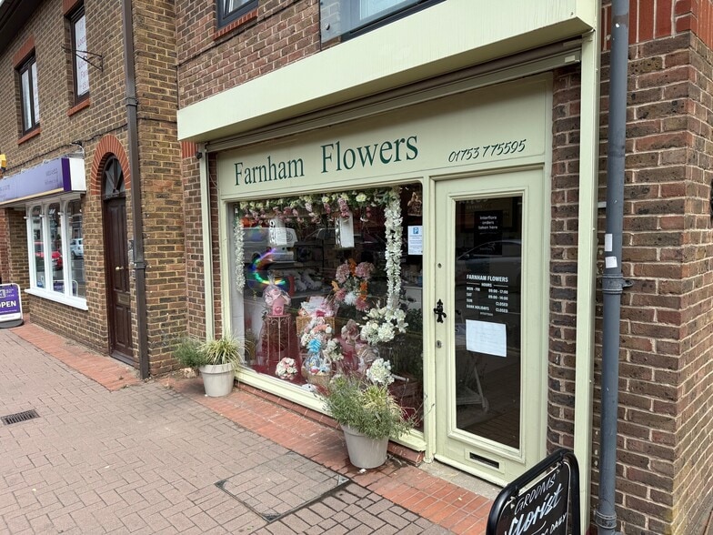 Shop 1, The Centre, Prospect House, The Broadway, Farnham Common to rent - Building Photo - Image 1 of 5
