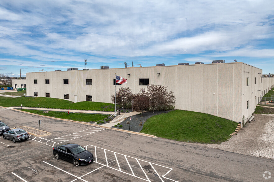 8840-8880 Evergreen Blvd NW, Coon Rapids, MN for rent - Building Photo - Image 1 of 8