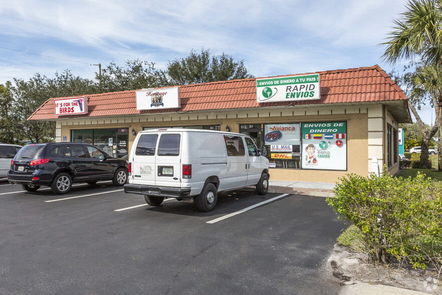 10611 Tamiami Trl N, Naples, FL for rent - Primary Photo - Image 1 of 4