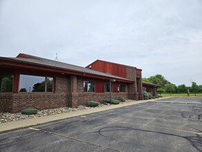 5225 Hampton Pl, Saginaw, MI for rent Building Photo- Image 1 of 27