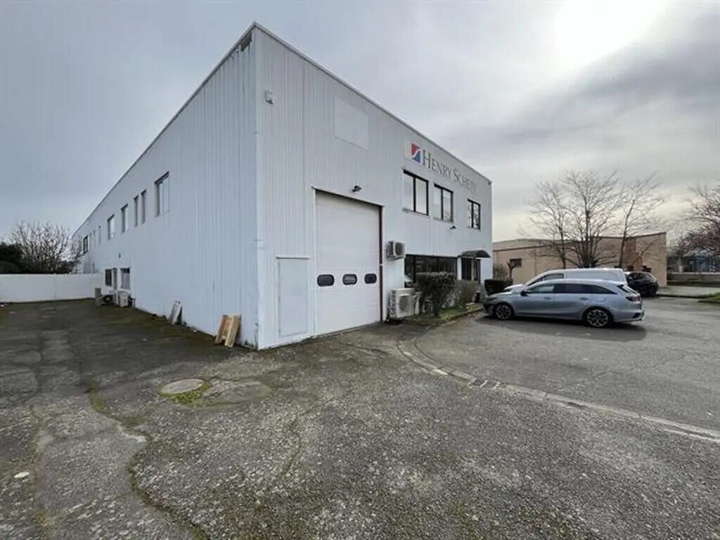 Location Local d'activités 650 m² - Photo 1