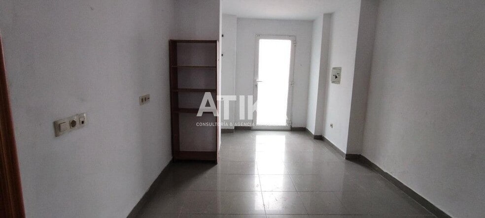 Retail in Ontinyent, Valencia to rent - Interior Photo - Image 2 of 4