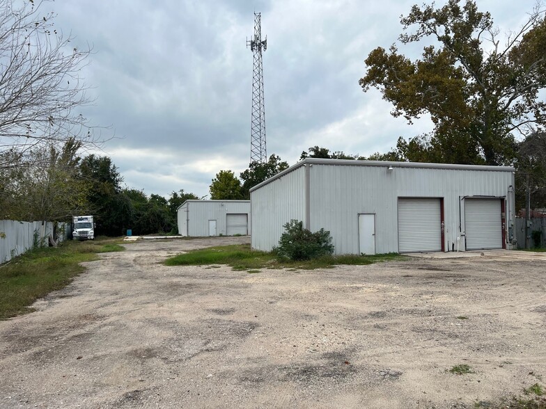 7911 Yale, Houston, TX for rent - Primary Photo - Image 1 of 7