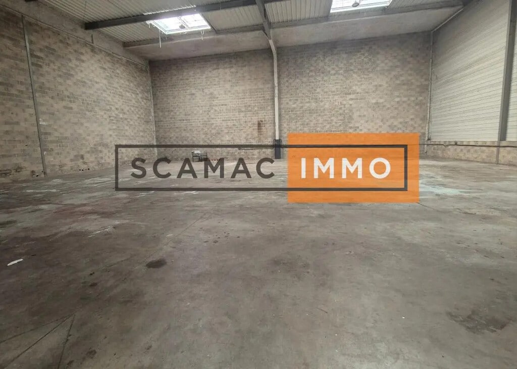 Location Entrepôt 471 m² - Photo 1