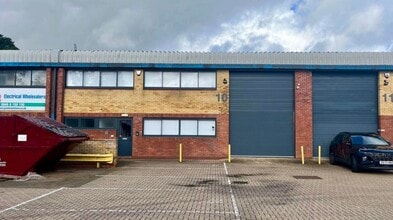 Mark Rd, Hemel Hempstead to rent Building Photo- Image 1 of 3