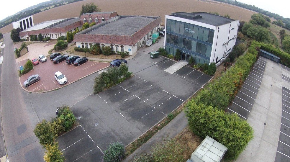 Aviation Way, Southend On Sea for rent - Building Photo - Image 3 of 3