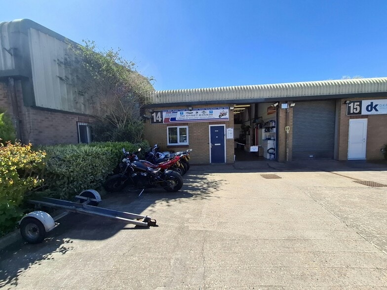 Sanders Rd, Bromsgrove to rent - Building Photo - Image 2 of 3