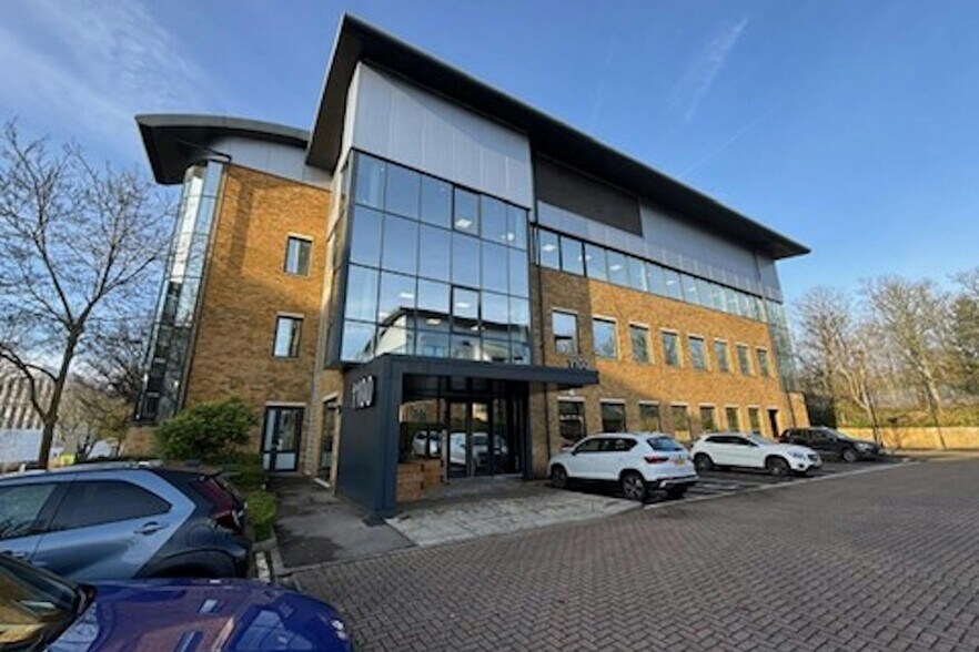 Basing Vw, Basingstoke for sale - Primary Photo - Image 1 of 4