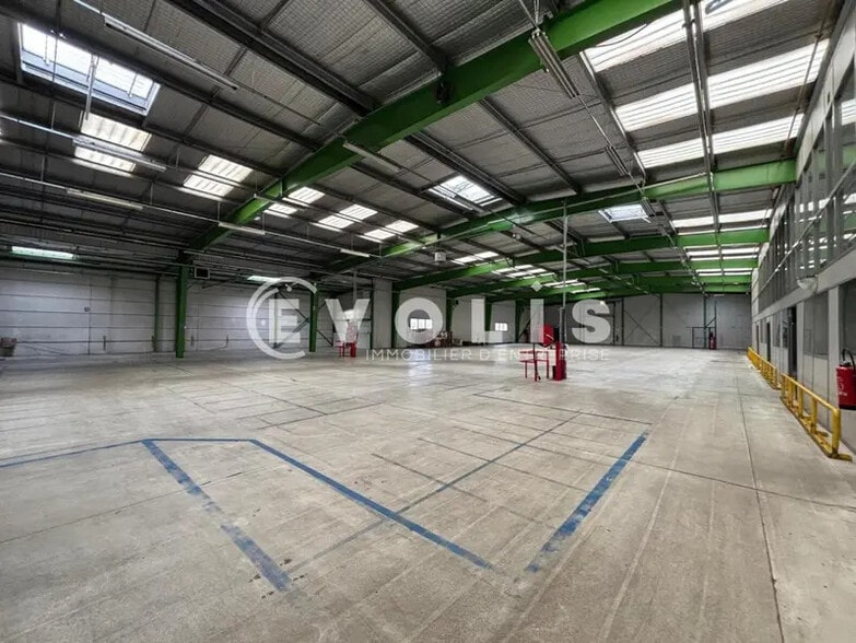 Industrial in Brignais for sale - Building Photo - Image 2 of 17