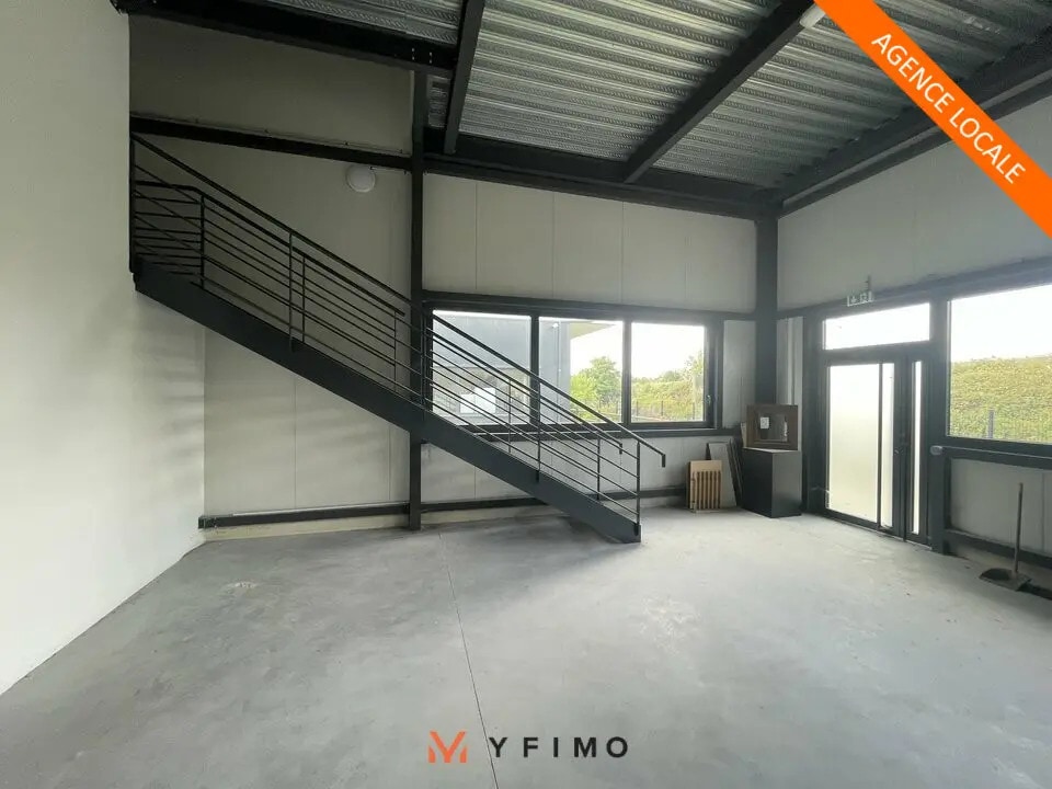 Location Local d'activités 382 m² - Photo 1