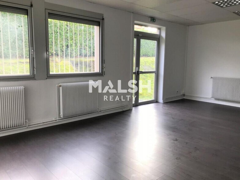 Office in Rillieux-la-Pape to rent - Interior Photo - Image 2 of 6