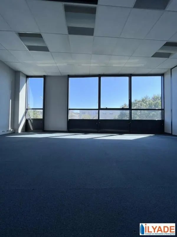 Location Bureaux 303 m² à 1 009 m² - Photo 1