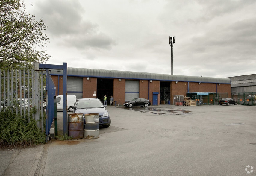 7B Ashburton Rd W, Manchester to rent - Primary Photo - Image 1 of 7