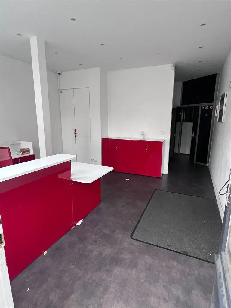 Retail in Paris to rent Building Photo- Image 1 of 7
