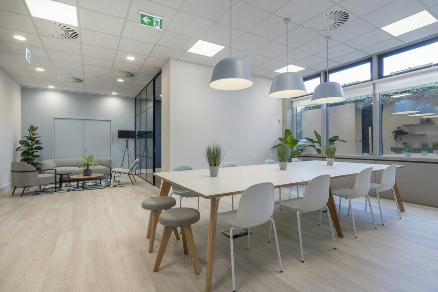 Cain Rd, Bracknell to rent - Interior Photo - Image 3 of 43