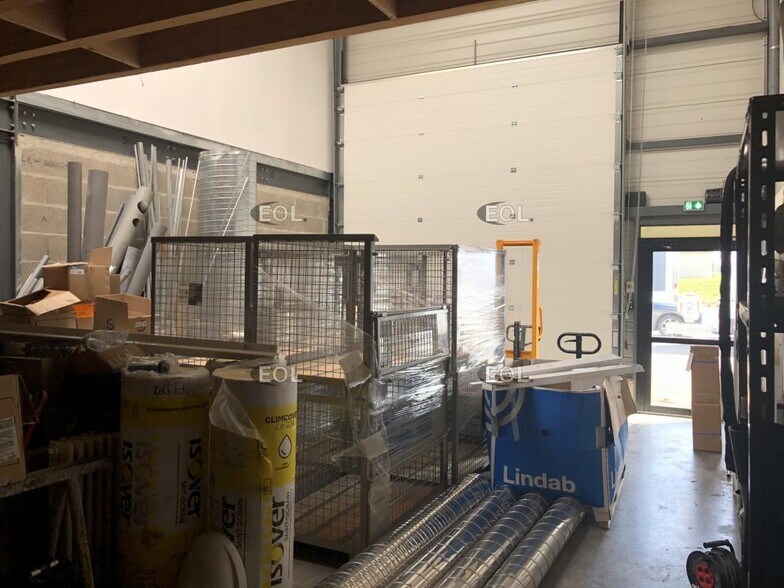 Industrial in Saint-Priest to rent - Interior Photo - Image 3 of 9