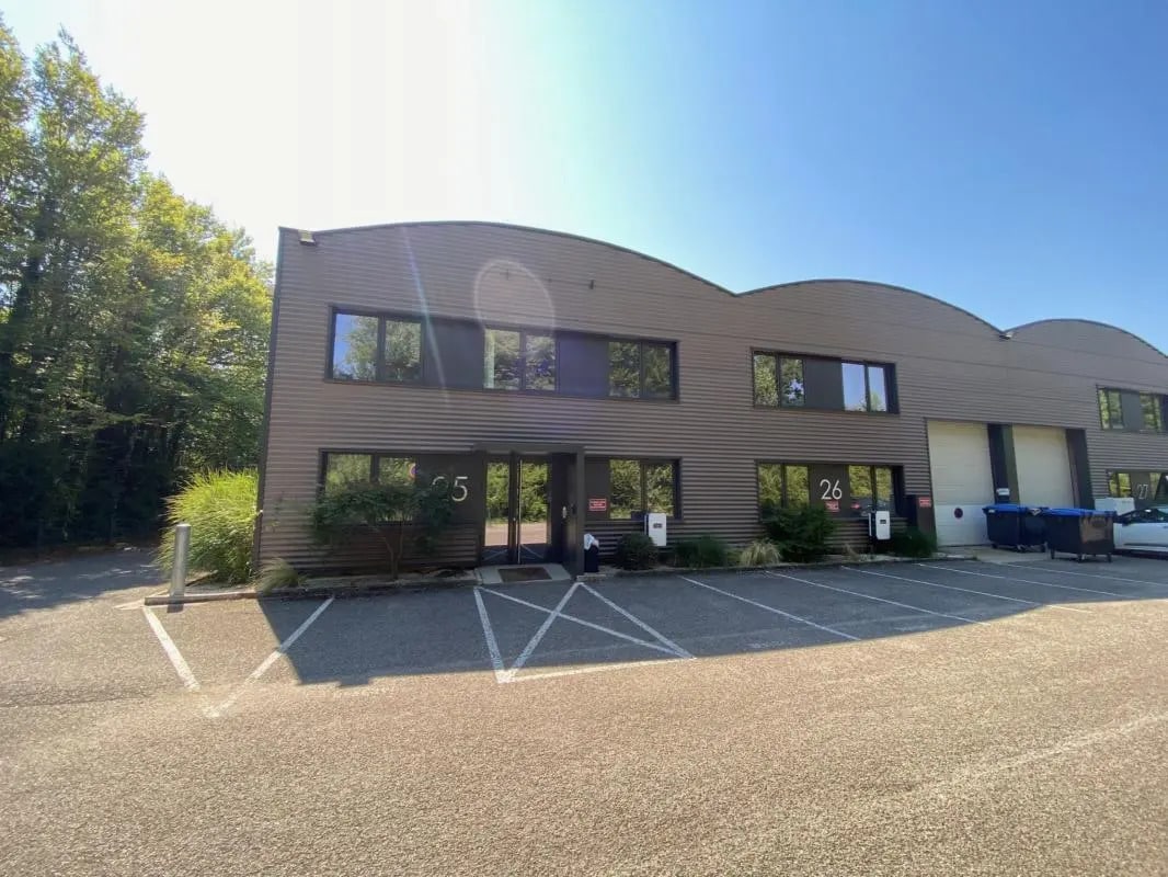 Industrial in Dardilly to rent Building Photo- Image 1 of 9