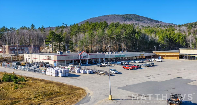 142 Valley Cir, Rumford, ME for sale - Primary Photo - Image 1 of 3