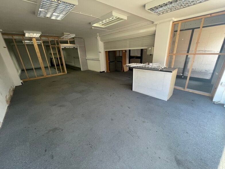 8 Camp Rd, Farnborough for sale - Building Photo - Image 3 of 5