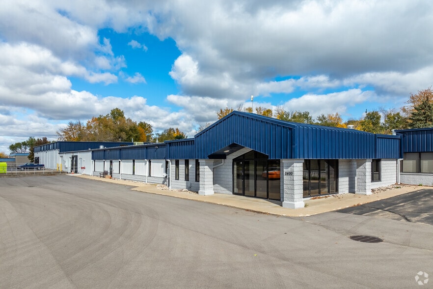 2390 Industrial Dr, Neenah, WI for sale - Building Photo - Image 1 of 24